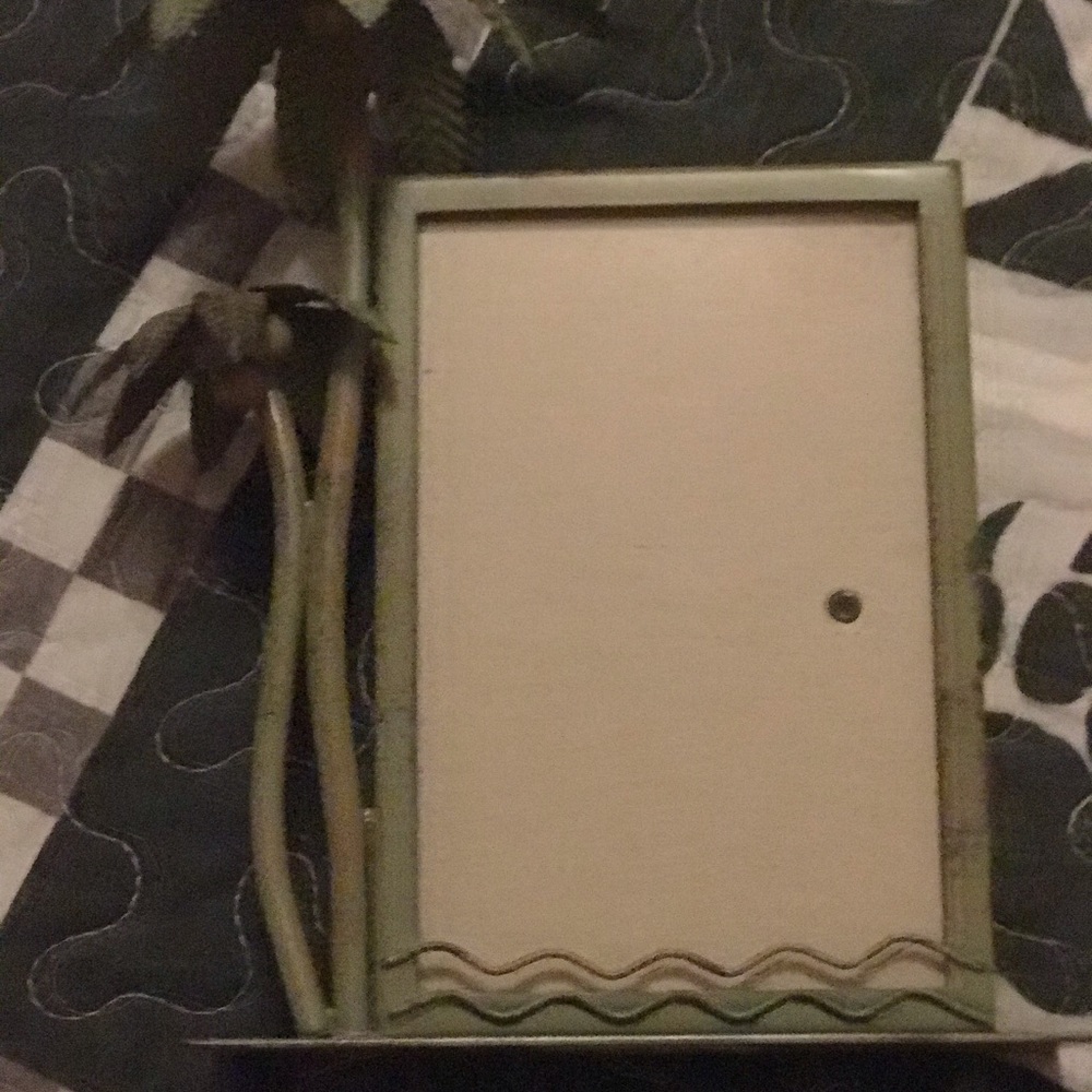 Shoreline green photo frame